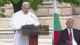 Migranti, il Papa: “Non chiudete occhi, cuore e mano a chi bussa alla vostra porta”