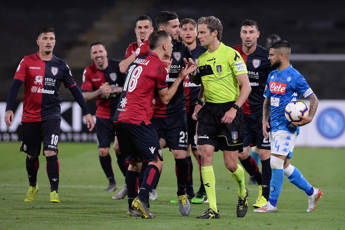 Serie A, Napoli-Cagliari 2-1 – Il fotoracconto
