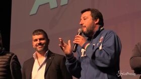 Migranti, Salvini: “Il Papa dice di accoglierli tutti? No, porti rimangono chiusi”