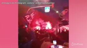 Atalanta, la festa dei tifosi all’arrivo della squadra a Zingonia