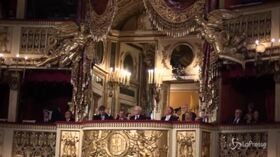 Sparatoria Napoli, il lungo applauso di Mattarella per la bimba ferita
