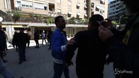 Casal Bruciato, alta tensione alle proteste per la casa popolare data ai rom