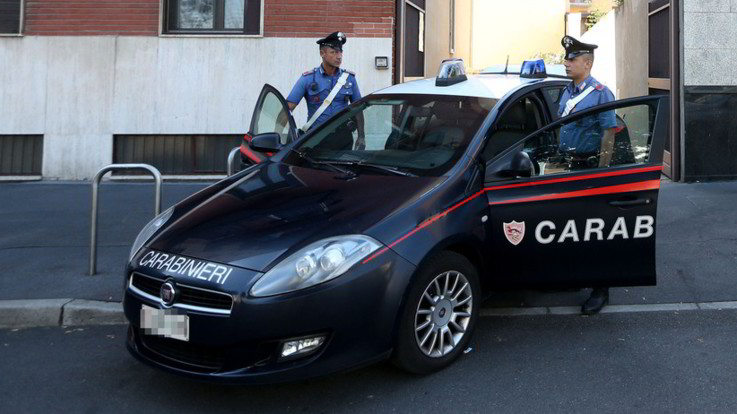 Piacenza, donna trovata morta in casa con tagli alla gola: fermato il marito