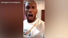 Chelsea in finale di Europa League: l’urlo di gioia di Drogba davanti alla tv