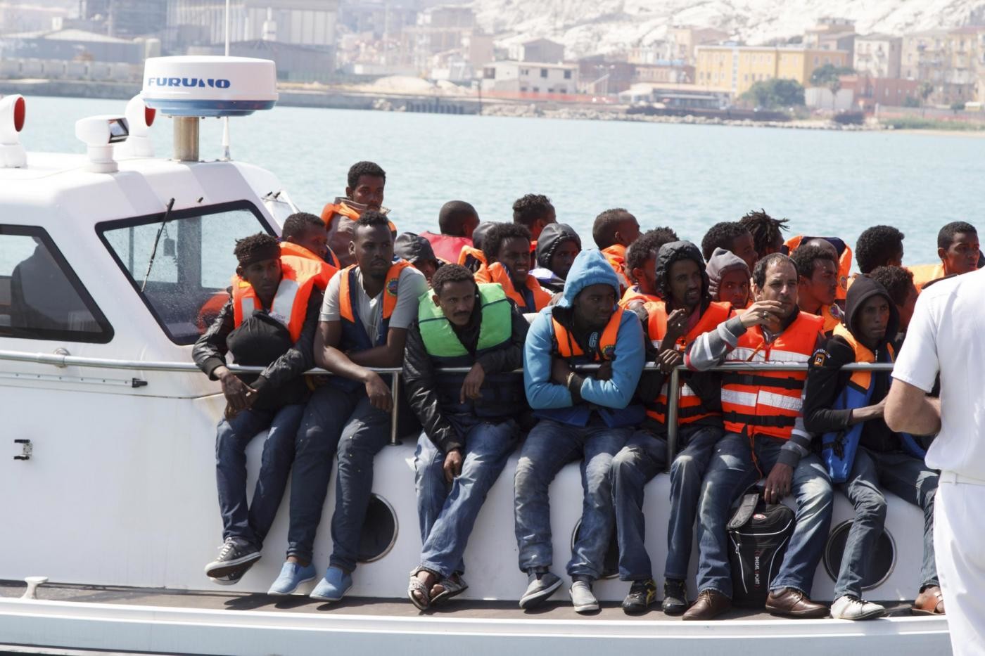 Migranti, Dl Sicurezza bis: multe salate per le navi che disobbediscono alle autorità