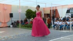 Lima, le detenute sfilano per la festa della mamma
