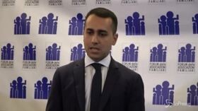 Flat tax, Di Maio: “Per farla ci dobbiamo sedere al tavolo. Leghisti offesi per Siri? Non è il caso”