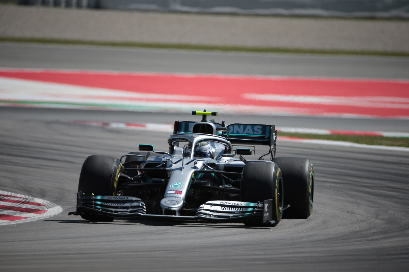 F1, Gp Spagna: pole Bottas davanti ad Hamilton, terzo Vettel