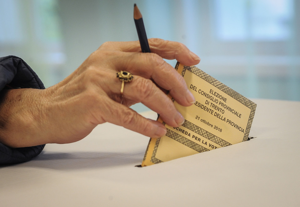 Ballottaggi in Sicilia, urne chiuse, scrutinio in corso