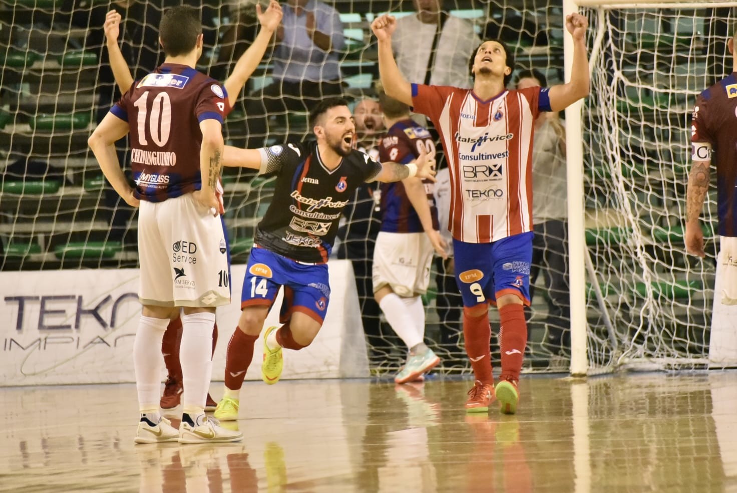 Calcio a 5, Playoff Scudetto: Pesaro avanti con brivido nelle semifinali