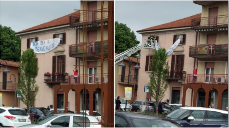 Lo striscione esposto e poi rimosso dai pompieri - Foto postate dal sindaco Giorgio Gori