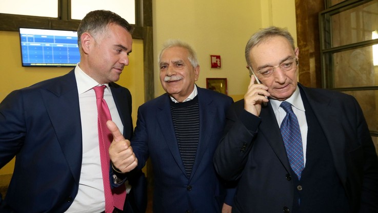 Severino Antinori (al centro) con i suoi avvocati