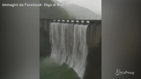 Maltempo in Romagna, tracima la diga di Ridracoli
