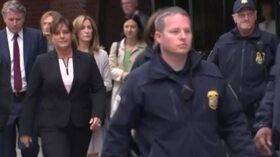 Scandalo corruzione ai college, Felicity Huffman si dichiara colpevole