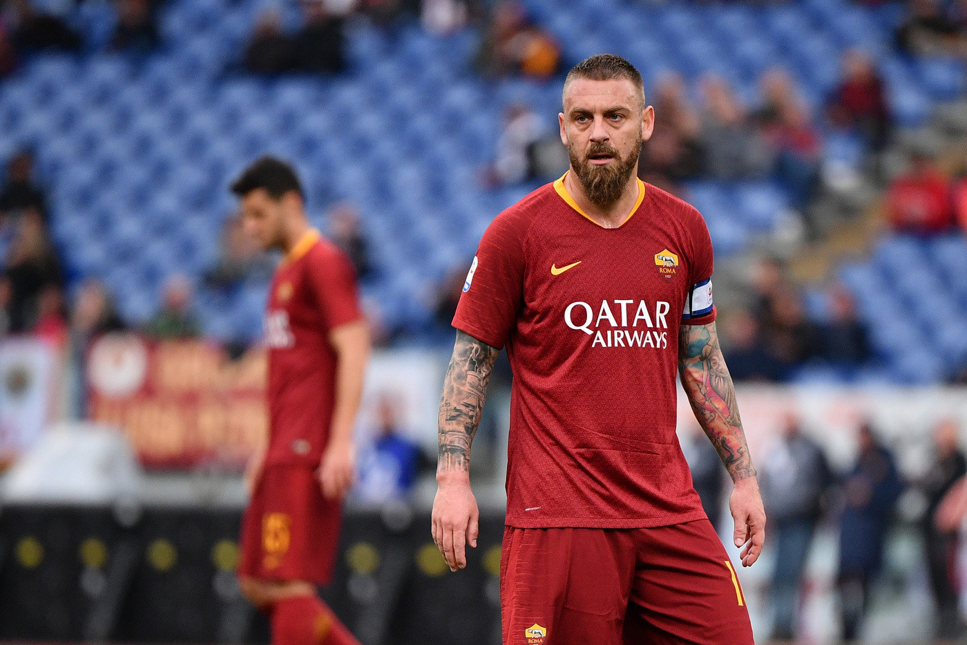 Roma, fine di un’era: De Rossi dice addio alla squadra: “Decisione societaria, ma non voglio smettere di giocare”