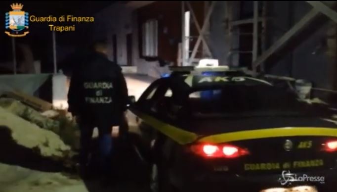 Trapani, blitz contro il caporalato: braccianti romeni a 3 euro l’ora