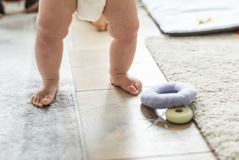 Dl crescita, assegni potenziati per le famiglie e detrazioni per pannolini e latte in polvere