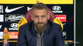 De Rossi e la battuta a Pastore: “Ma che fai il giornalista?”