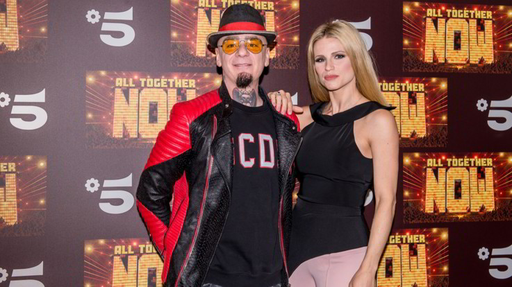 Canale5, Michelle Hunziker, J-Ax e un 'muro' umano: ecco 'All together now'