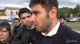 Di Battista: “Striscione anti Salvini rimosso? Str***a, i cittadini hanno diritto di parlare”