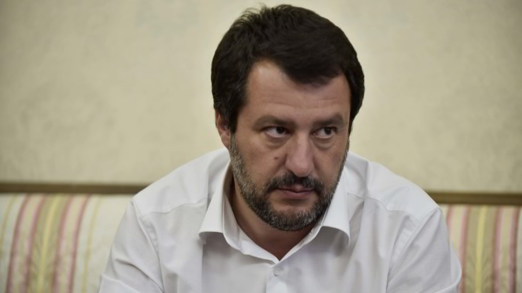 Milano, espone striscione con la scritta 'Salvini amico dei mafiosi': rischia una denuncia