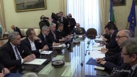 Napoli, Salvini in prefettura per comitato sicurezza: gelo con De Magistris