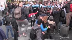 Salvini a Napoli: scontri tra polizia e manifestanti