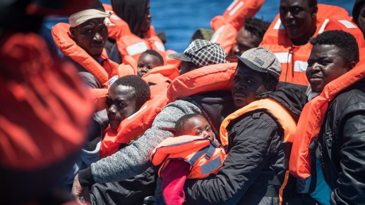 Sea Watch, sbarcano a Lampedusa i feriti e le famiglie con bambini. Salvini: "Sono un ministro ma anche un padre"