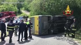 Padovano, lo scuolabus ribaltato sulla strada
