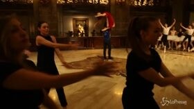 Napoli, flash mob di Roberto Bolle: è l’inizio di “OnDance”