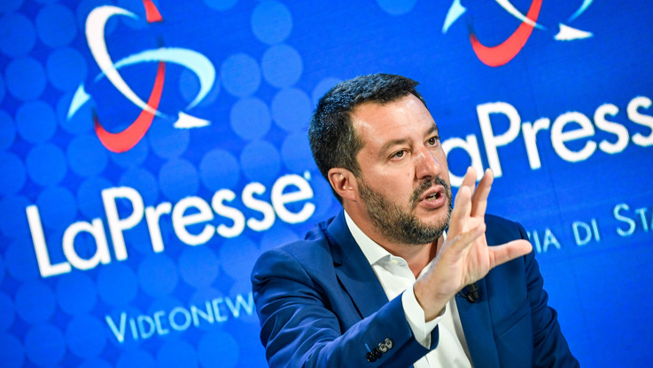 Palermo, professoressa sospesa: M5S e Pd contro Salvini. Lui: "La incontrerò"
