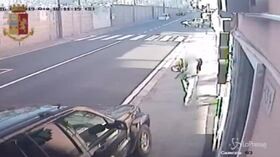 Genova, il video del ladro in fuga prima dello schianto in moto del suo inseguitore