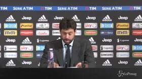 Juventus, Agnelli abbraccia Allegri e gli regala una maglia speciale