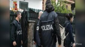 Guardia giurata aggredì clochard: il sequestro della polizia