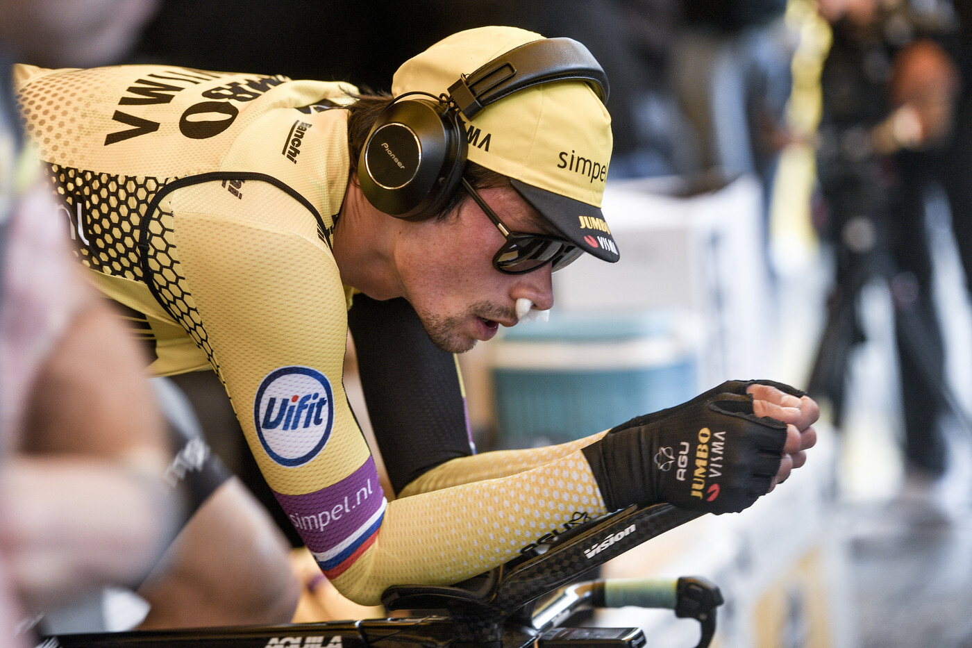 Giro, Roglic trionfa nella crono. Bene Nibali. Crolla Yates, Conti in rosa