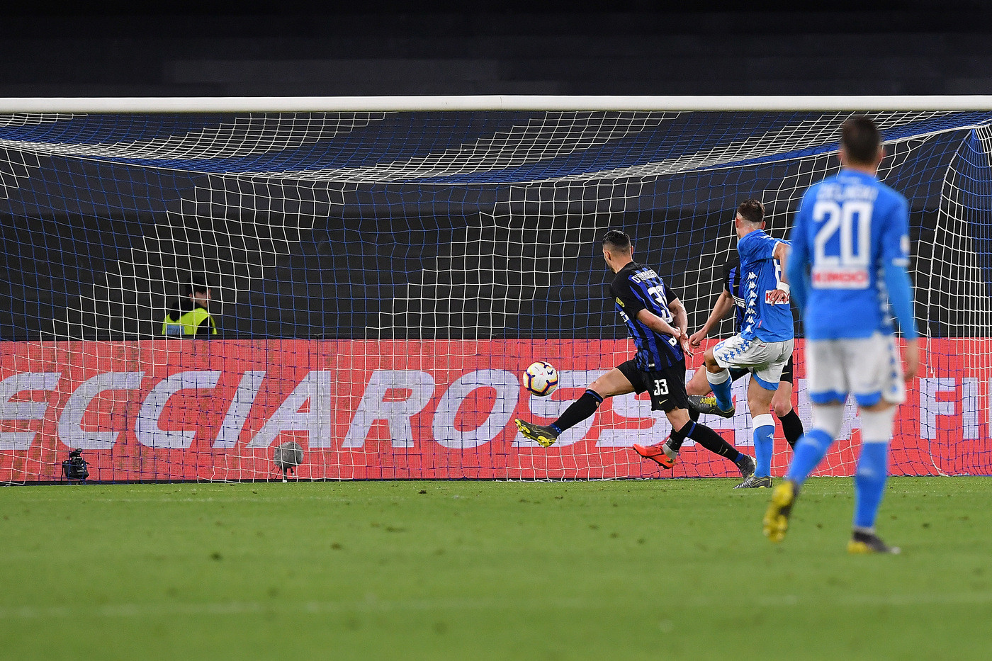 Psicodramma Inter, travolta (4-1) dal Napoli. Champions a rischio