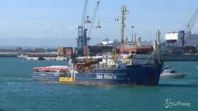 Sea Watch, Procura ordina sbarco a Lampedusa: ira di Salvini