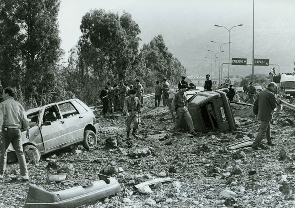 27 anni dopo la strage di Capaci. Mattarella: “Sacrificio delle vittime sia motore della riscossa civile”