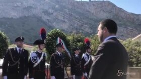 Capaci, Salvini depone corona d’alloro in memoria di Falcone