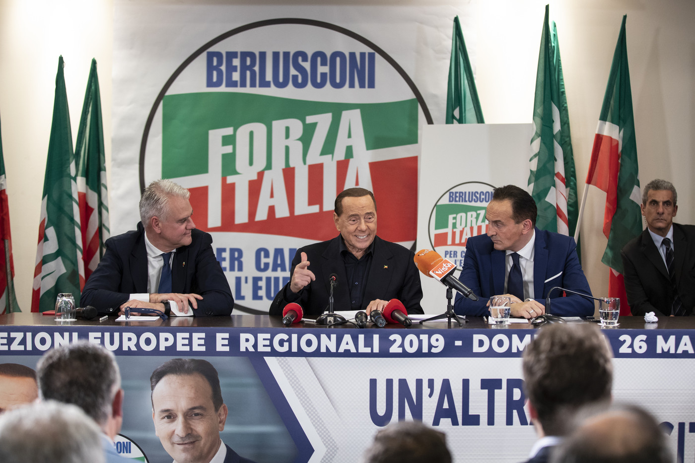 Europee, per antimafia Berlusconi è impresentabile. Lui guarda a governo cdx