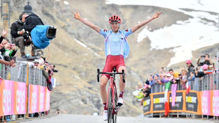 Giro d'Italia, Zakarin vince la tredicesima tappa: Polanc conserva la maglia rosa