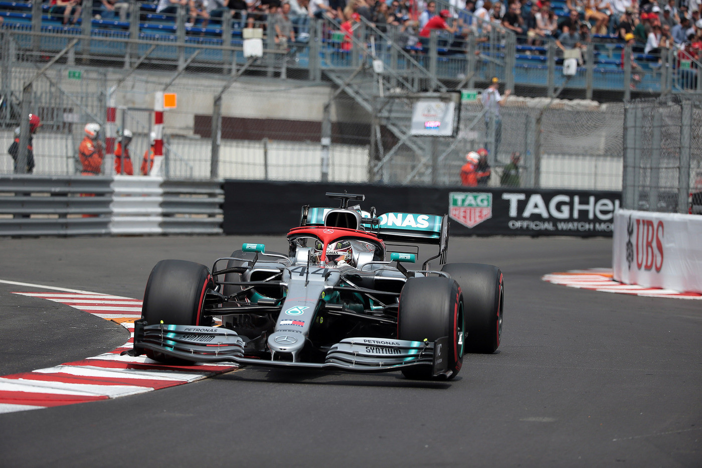 F1, Gp Monaco: pole Hamilton davanti a Bottas, quarto Vettel