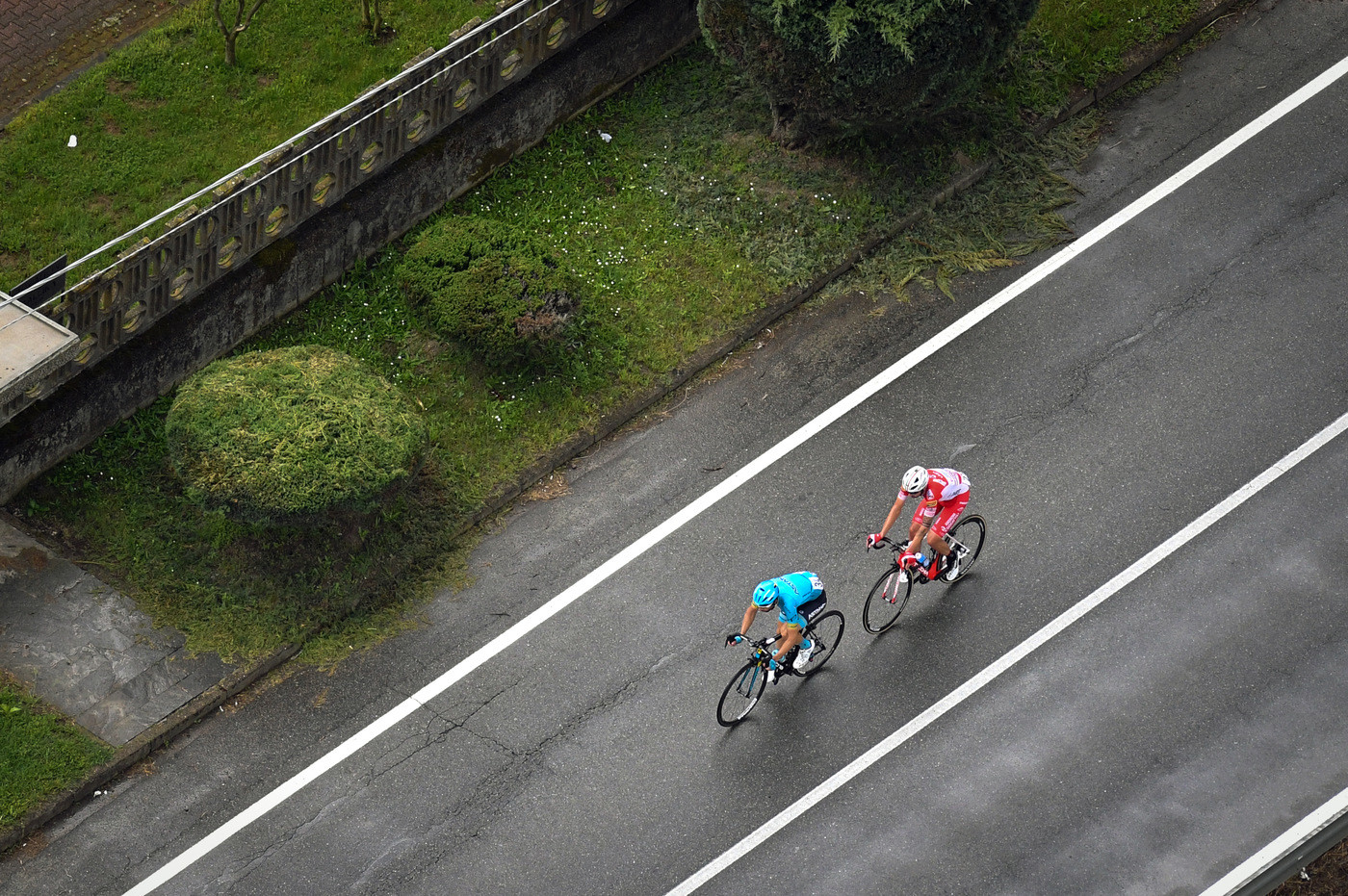 Giro d’Italia, a Como vince Cataldo. Carapaz e Nibali staccano Roglic