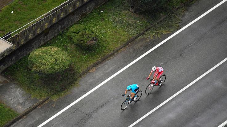 Giro d'Italia, a Como vince Cataldo. Carapaz e Nibali staccano Roglic