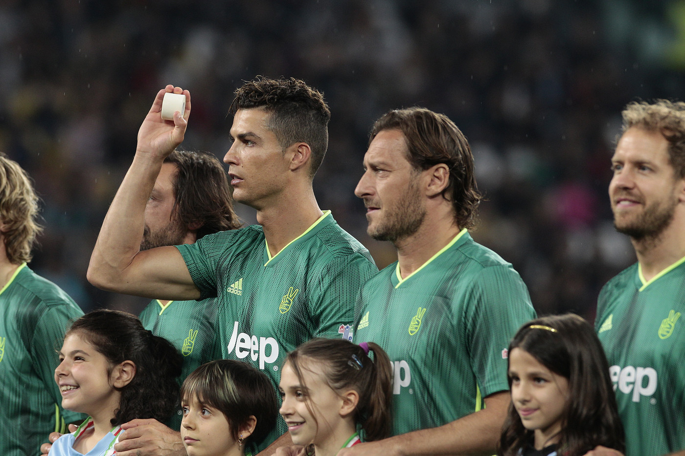 Ronaldo e Totti, Bova e Fabi: tutti in campo per la Partita del Cuore
