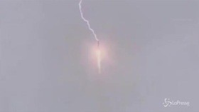 Soyuz, un fulmine colpisce il razzo al decollo