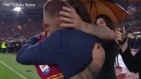 L’abbraccio di Totti a De Rossi: “Non volevo”. E il video diventa virale