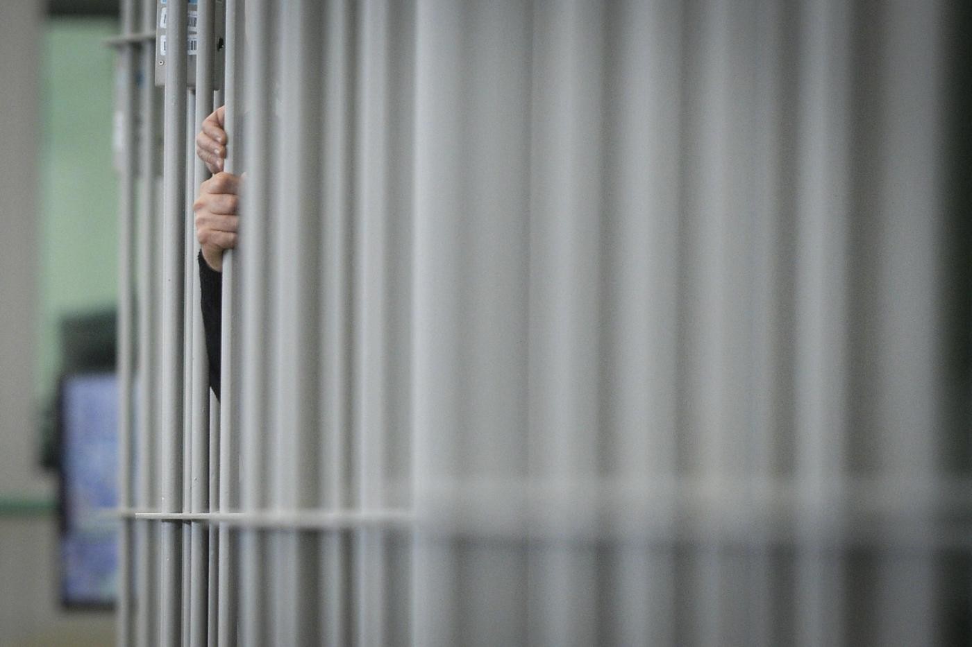 Bimbo ucciso di botte a Novara: compagno della madre tenta il suicidio in carcere