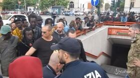 Roma, donna travolta dalla metro: il corpo portato via dalla stazione Lepanto