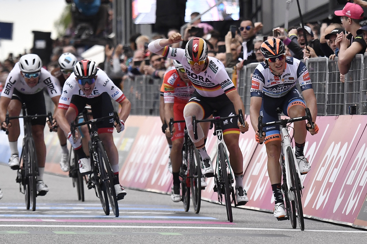 Giro d’Italia, Damiano Cima trionfa a Santa Maria di Sala